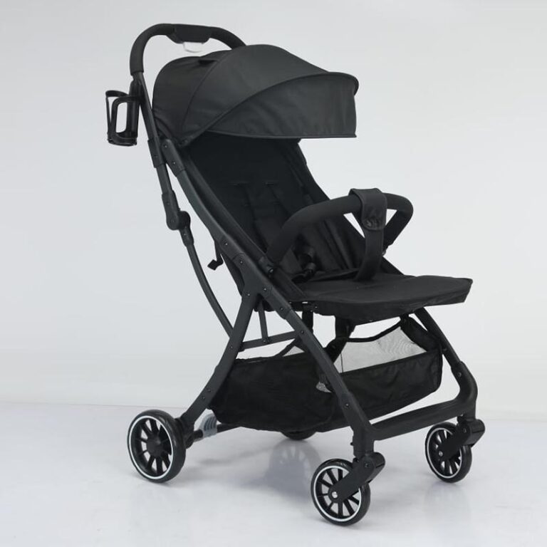 Dečija kolica u crnoj boji